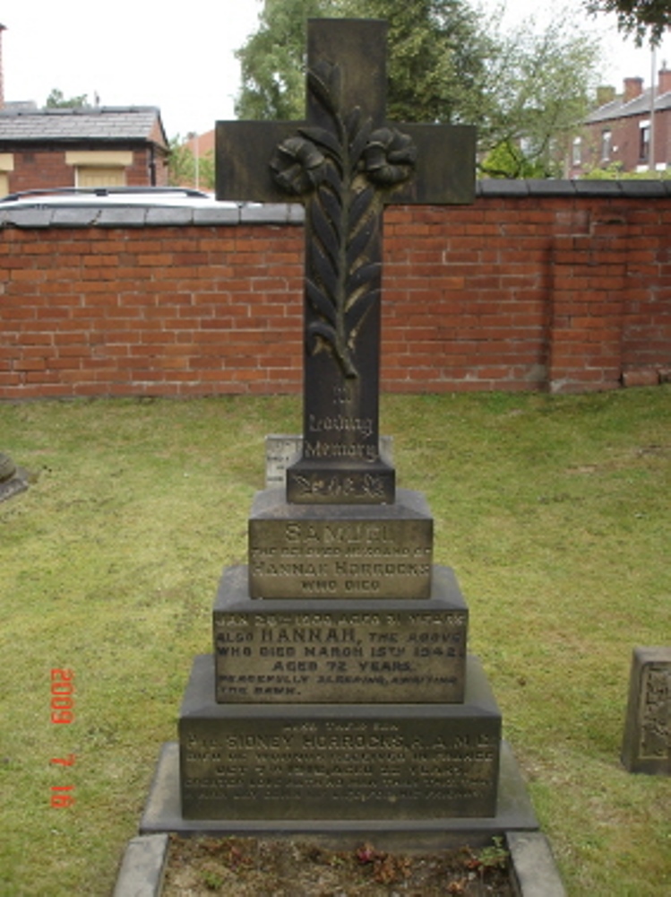 Commonwealth War Grave Westhoughton Congregational Chapelyard