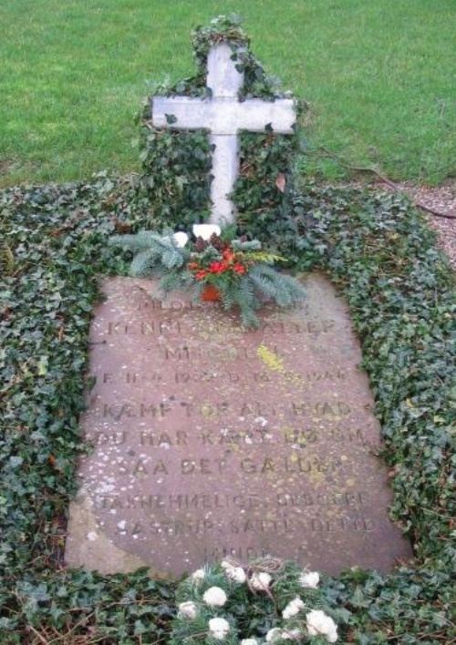 Commonwealth War Grave Aastrup Churchyard #1