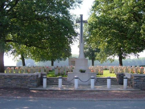 Commonwealth War Cemetery Cagnicourt #1