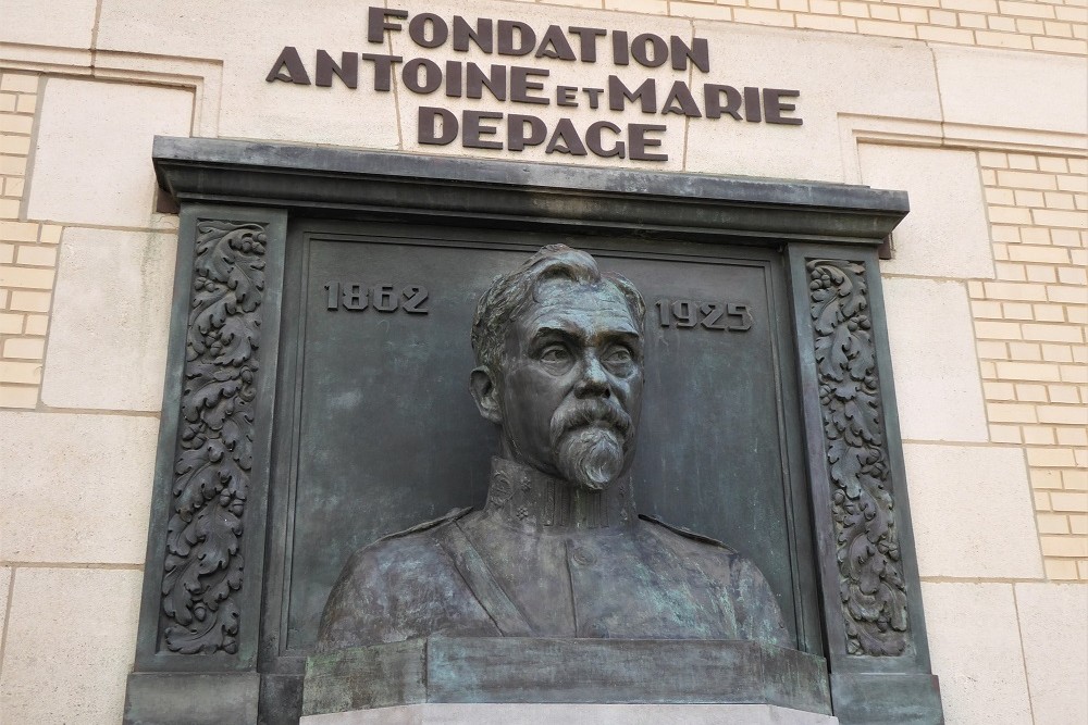 Monument Dr. Antoine Depage #3