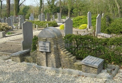 Dutch War Graves Zaltbommel Old Gen. Cemetery #3