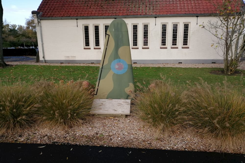 Monument Crash Lancaster Algemene Begraafplaats Sommelsdijk