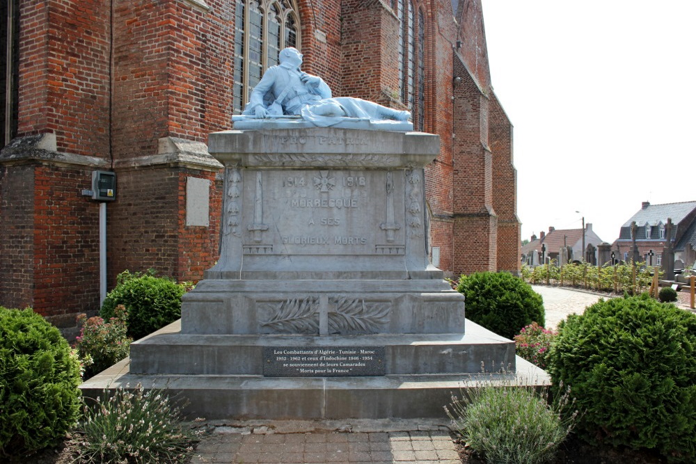 Oorlogsmonument Morbecque #1