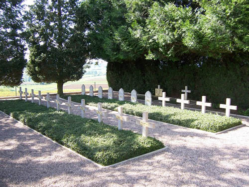 Franse Oorlogsbegraafplaats Villy-La-Fert #2