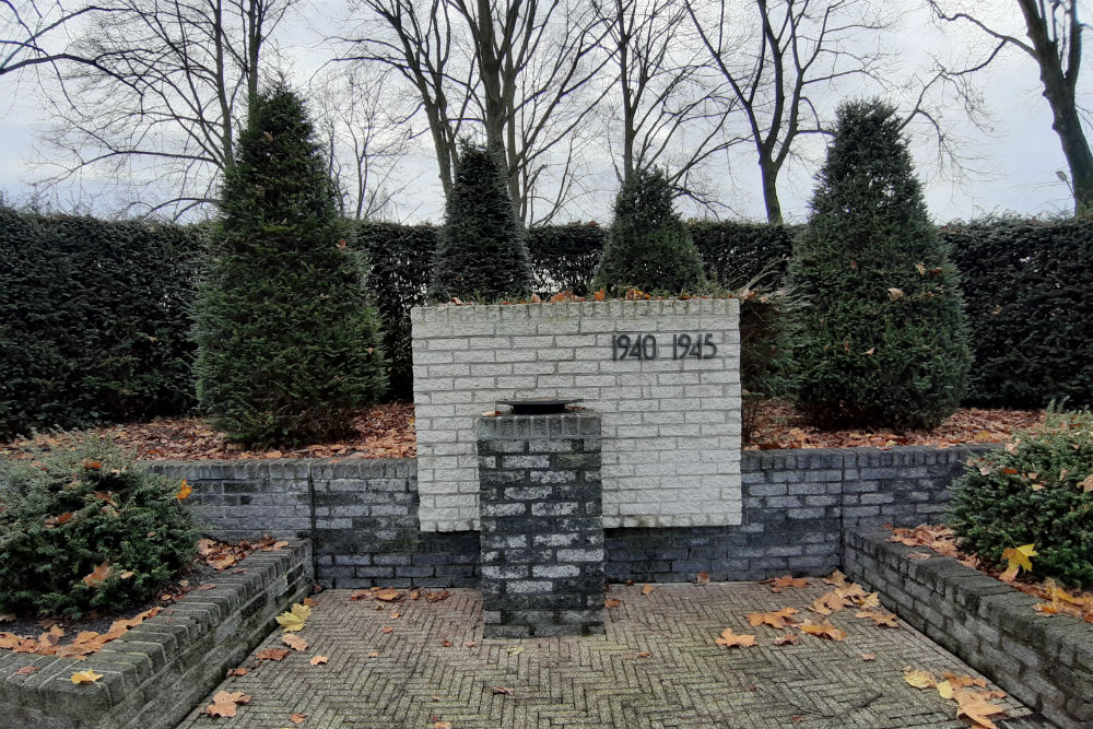War Memorial Zevenbergen #3
