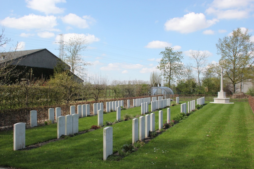 Commonwealth War Cemetery Railway Chateau #2