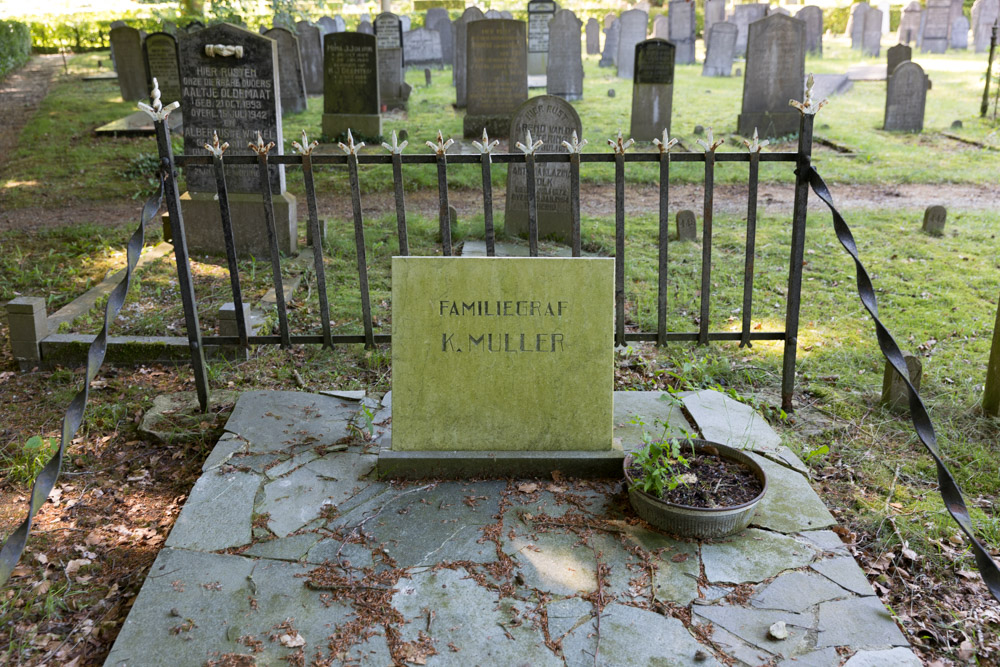 Dutch War Graves Municipal Cemetery Heino #2