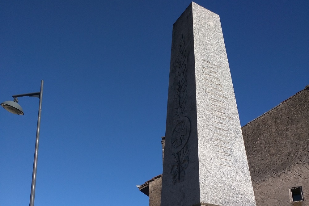 Oorlogsmonument Bayonville-sur-Mad #1