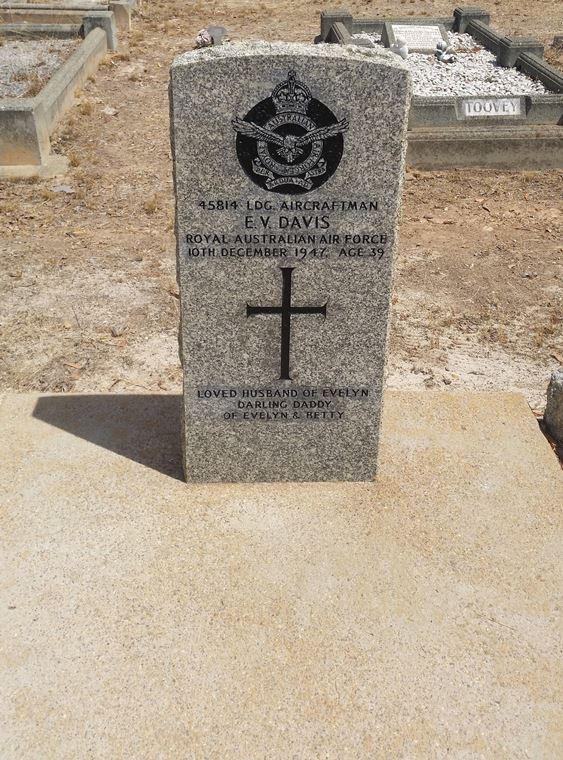 Commonwealth War Grave Tenterden General Cemetery #1