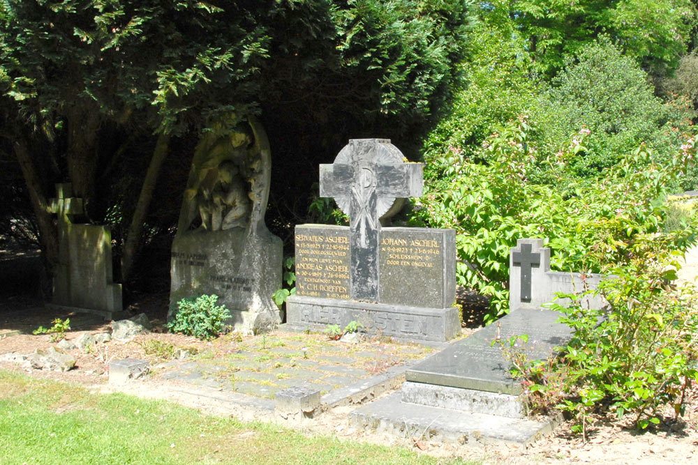 Dutch War Graves Orthen Cemetery Den Bosch #1