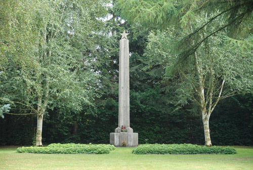 Russisch Oorlogsmonument Lübeck #1