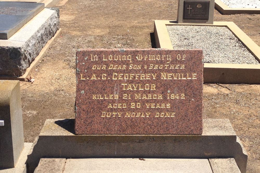 Commonwealth War Grave Henty Cemetery