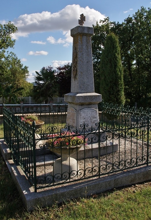 War Memorial Saint-Genest-de-Contest