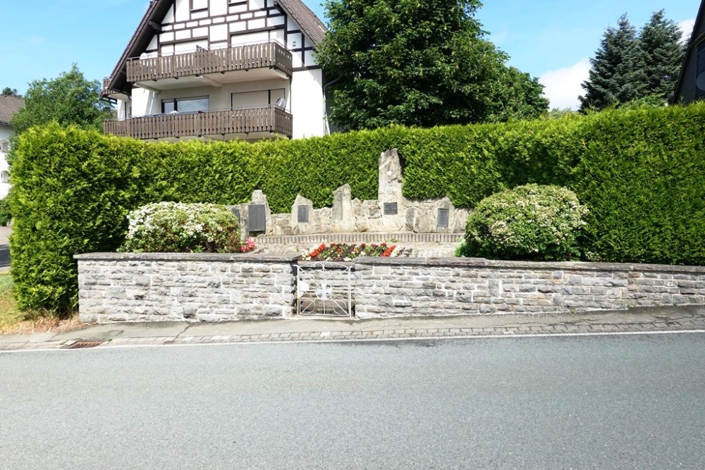 Oorlogsmonument Neuastenberg #1