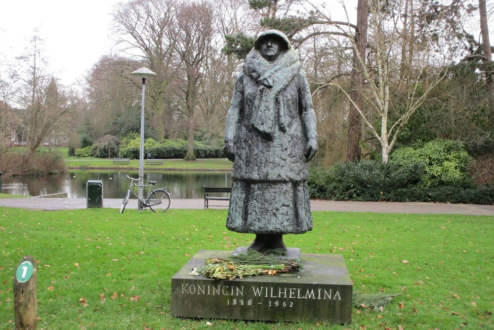 Statue Queen Wilhelmina of the Netherlands #1