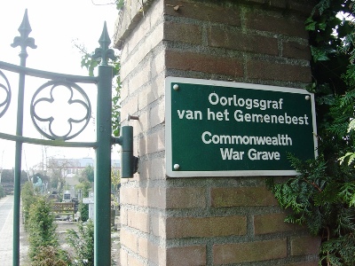 Commonwealth War Grave R.C. Cemetery St. Johannes Baptist Waalwijk #4