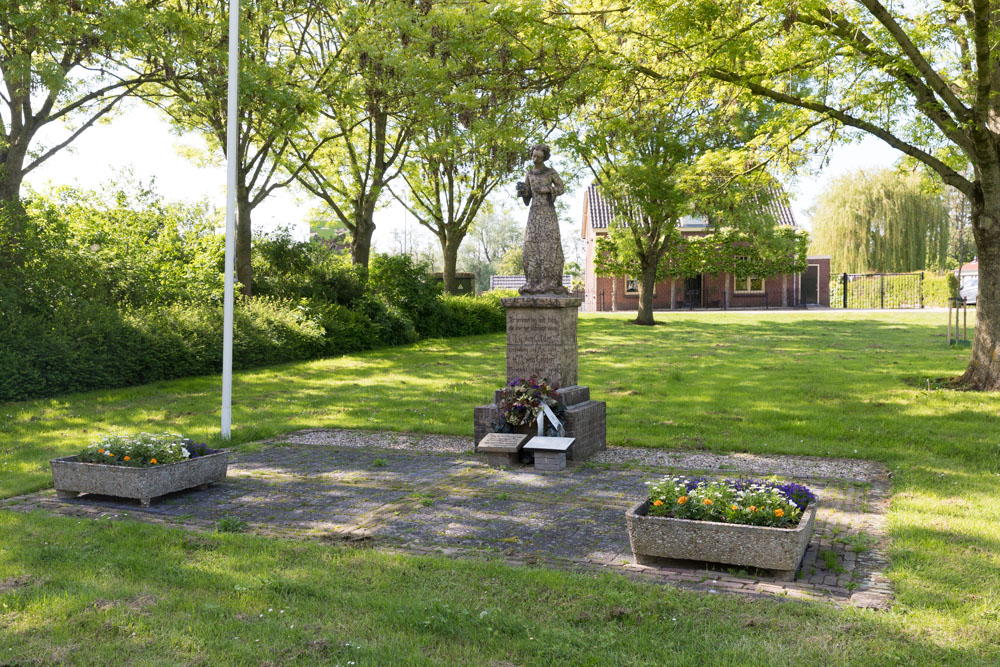 War Memorial Maasbommel #2