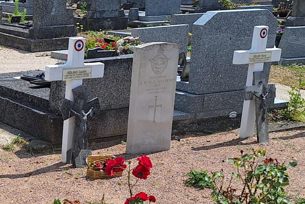 Commonwealth War Grave Château-Renault
