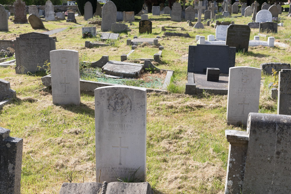 Commonwealth War Graves Newent Cemetery