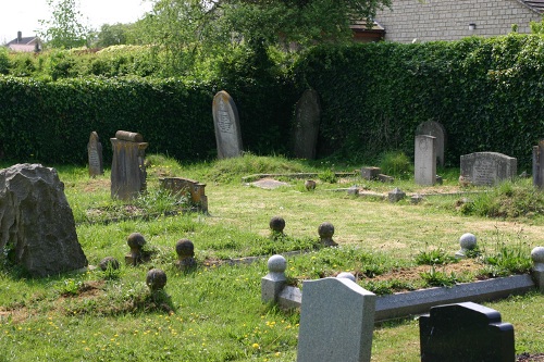 Commonwealth War Grave Charfield Congregational Chapelyard #1