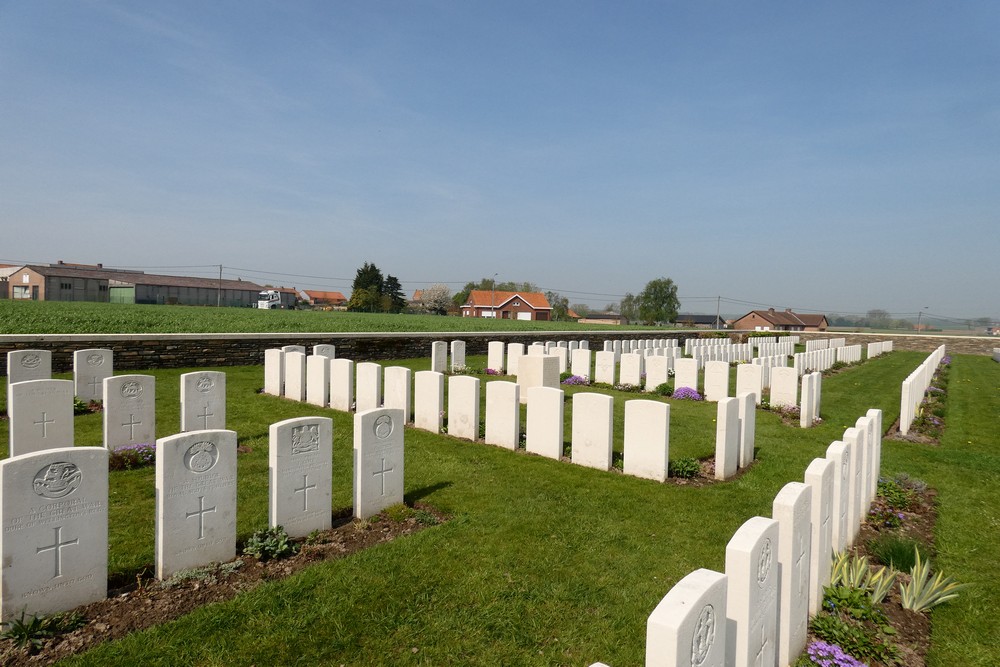 Commonwealth War Cemetery Zandvoorde #2