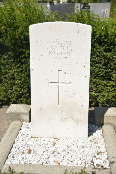 Commonwealth War Graves Roman Catholic Cemetery Reusel #2