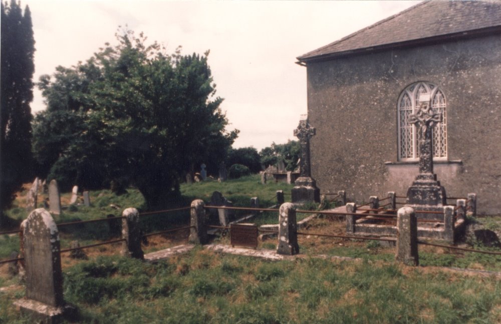 Oorlogsgraf van het Gemenebest Tracton Church of Ireland Churchyard #1