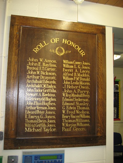 Oorlogsmonument Rhyl High School #2