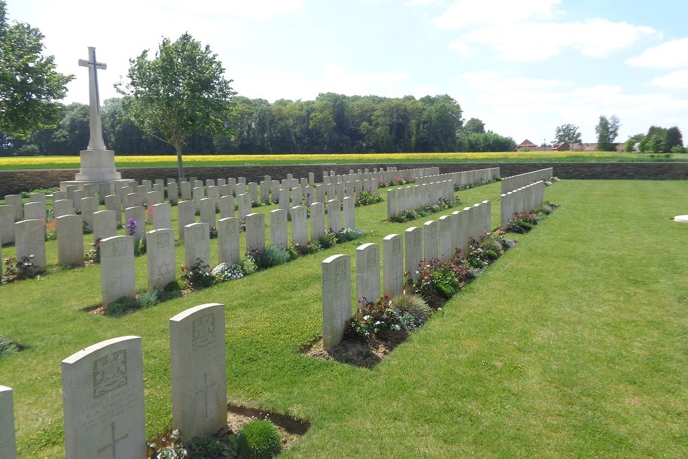 Commonwealth War Cemetery Ribecourt Road #2