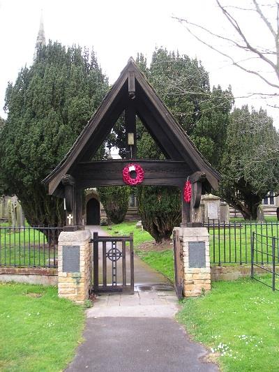 Oorlogsgraf van het Gemenebest St. Edmund Churchyard #1