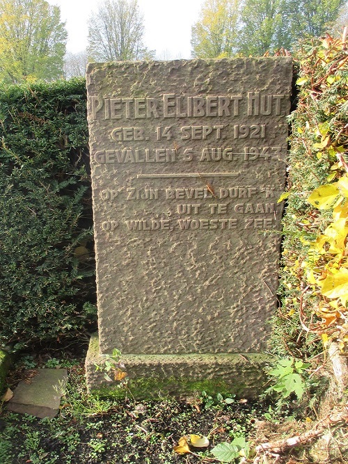 Dutch War Graves Municipal Cemetery Usquert #3