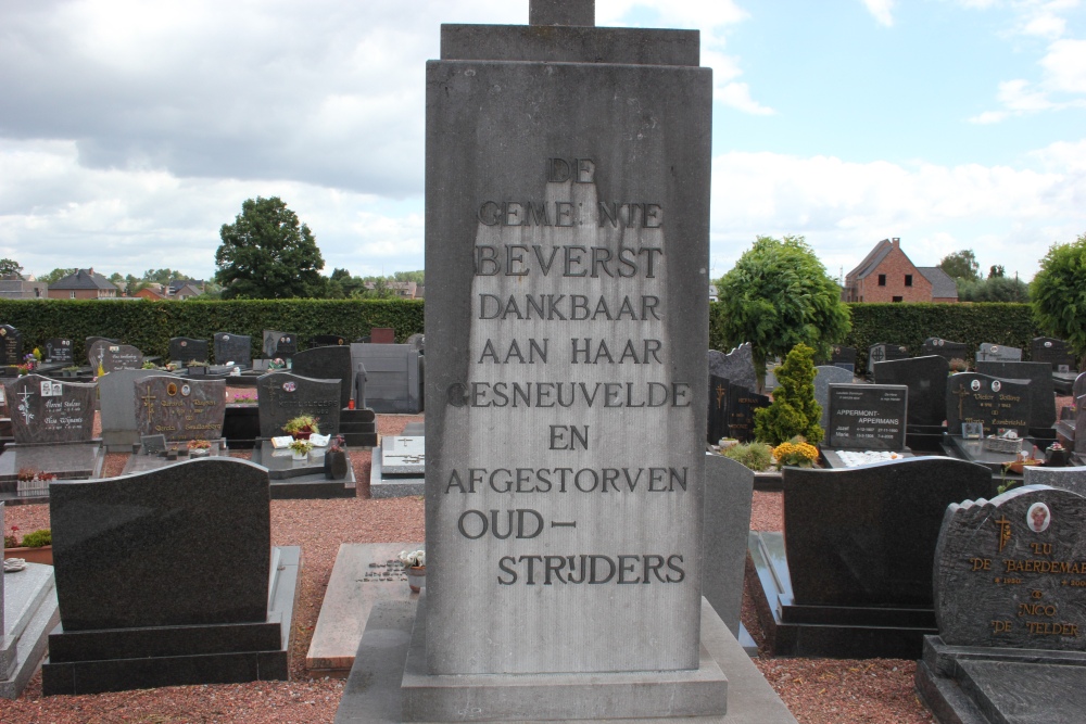 Oorlogsmonument Oude Begraafplaats Beverst #2