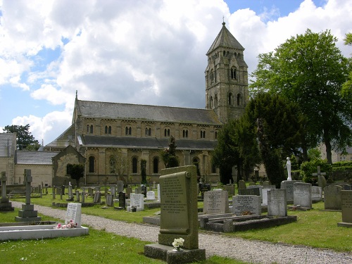 Commonwealth War Grave St. Edward Roman Catholic Churchyard