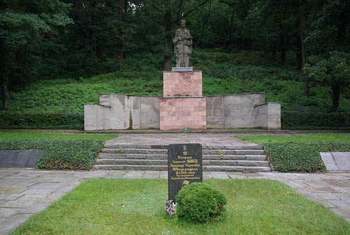 Sovjet Oorlogsbegraafplaats Bad Freienwalde #1