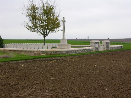 Commonwealth War Cemetery Cuckoo Passage