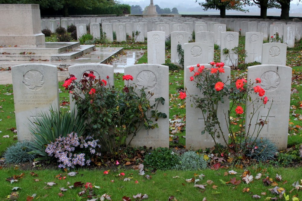 Commonwealth War Cemetery La Chaudiere #5