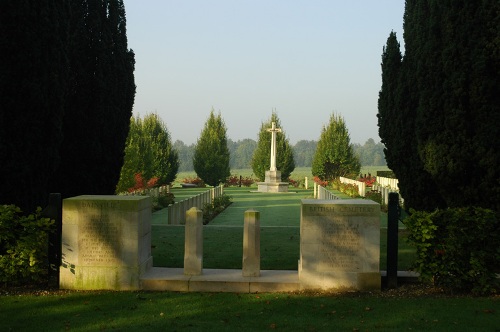 Commonwealth War Cemetery Dainville