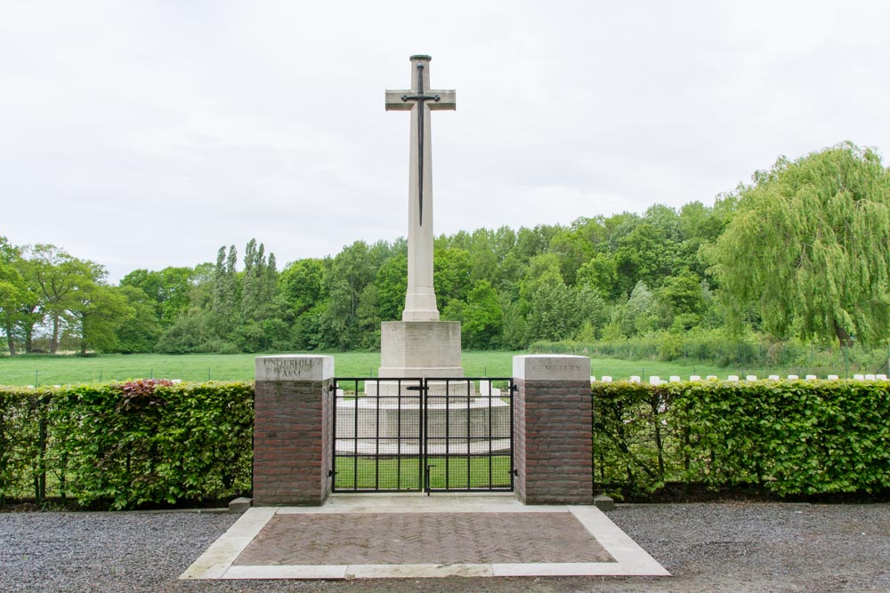 Commonwealth War Cemetery Underhill Farm #2