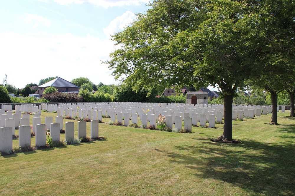 Commonwealth War Cemetery Brown's Road #2