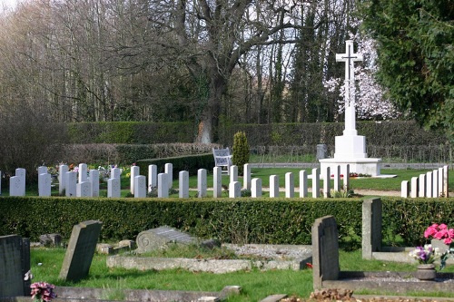 Commonwealth War Graves Moreton-in-Marsh New Cemetery #1