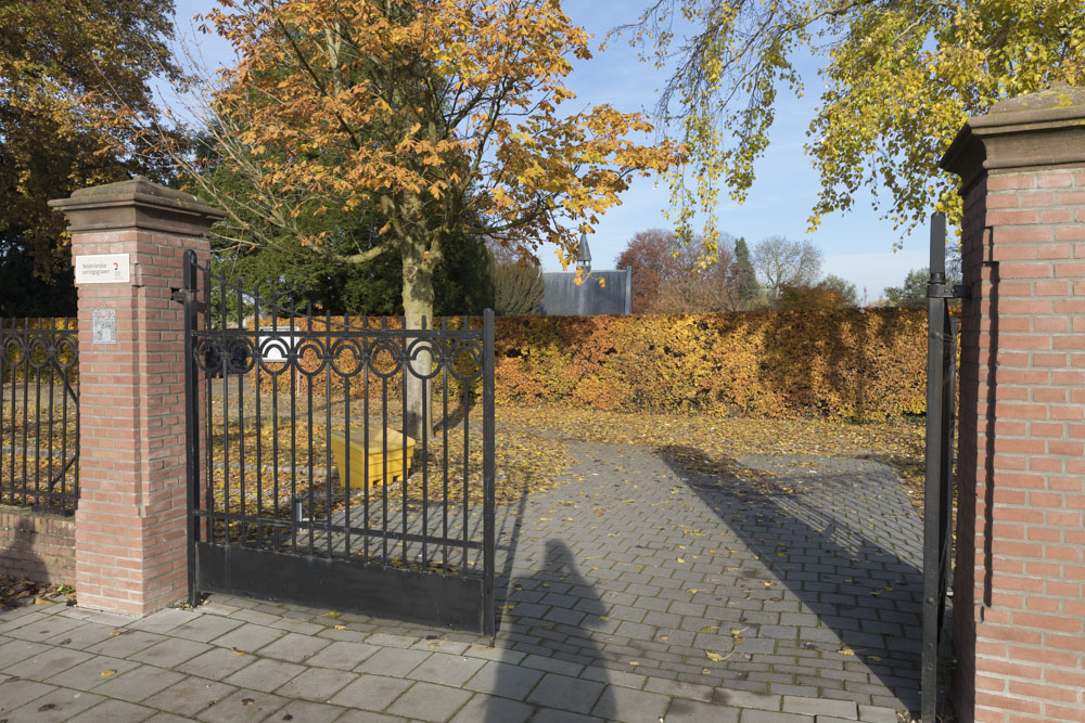 Dutch War Graves RC Cemetery Elst #1