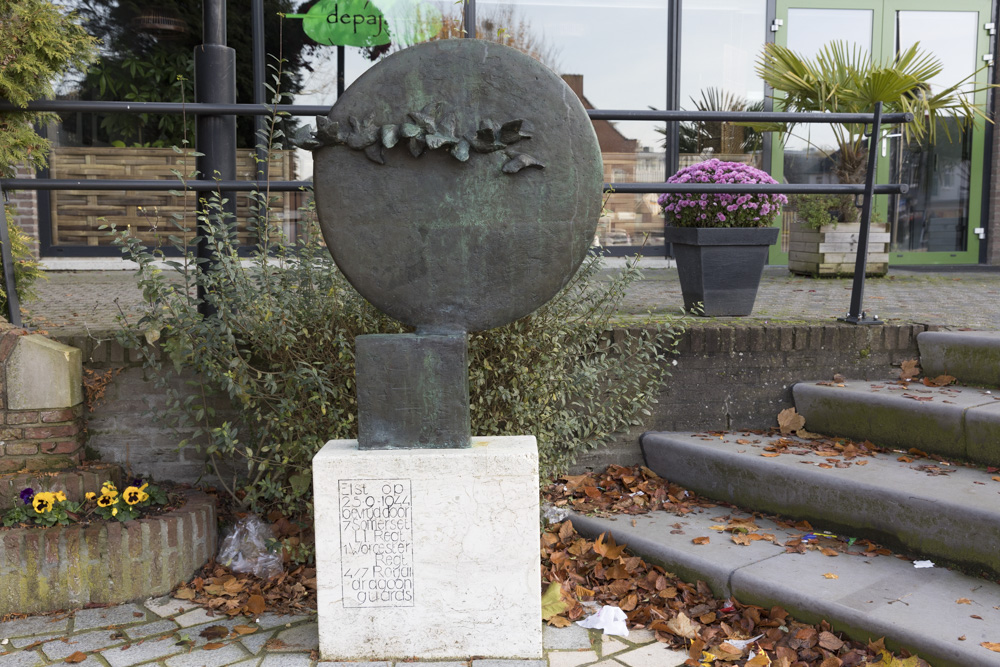 War Memorial Elst #2