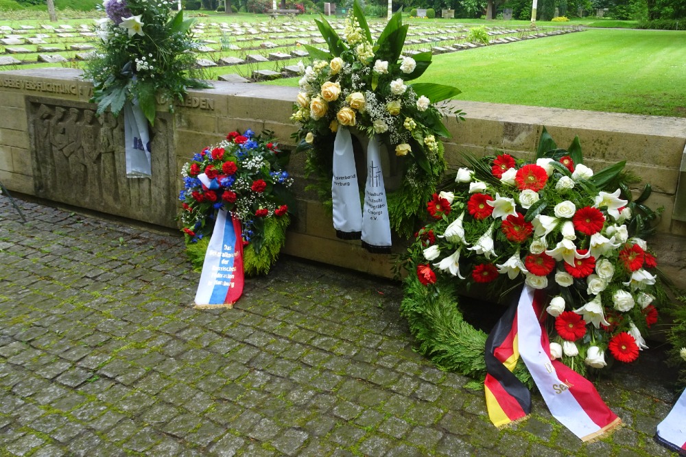 Monument en Begraafplaats Buitenlandse Oorlogsslachtoffers Friedhof Ohldorf Hamburg #2