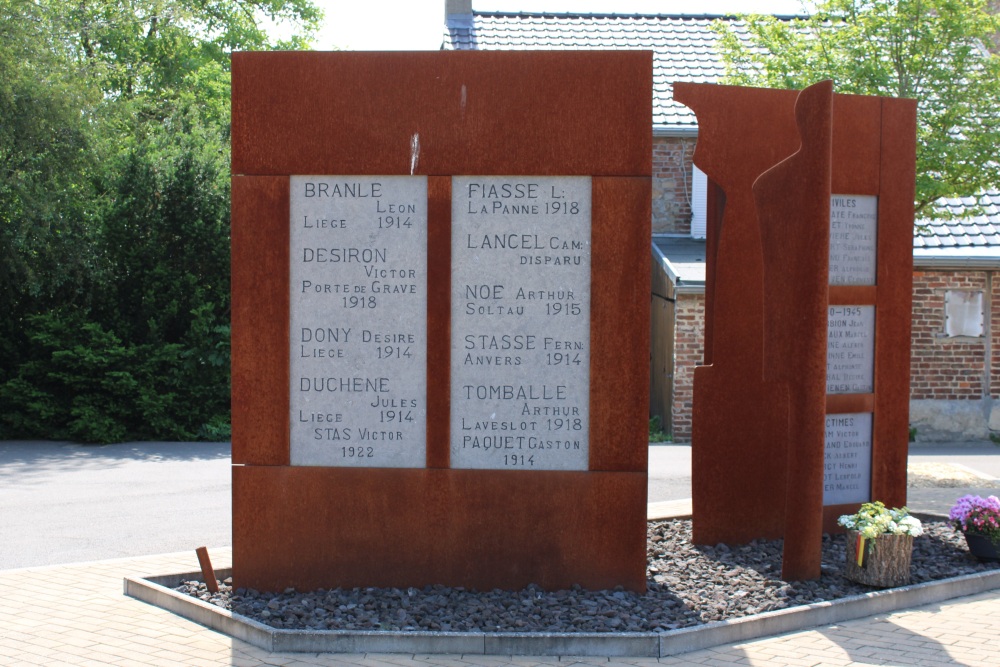 War Memorial Couthuin #1