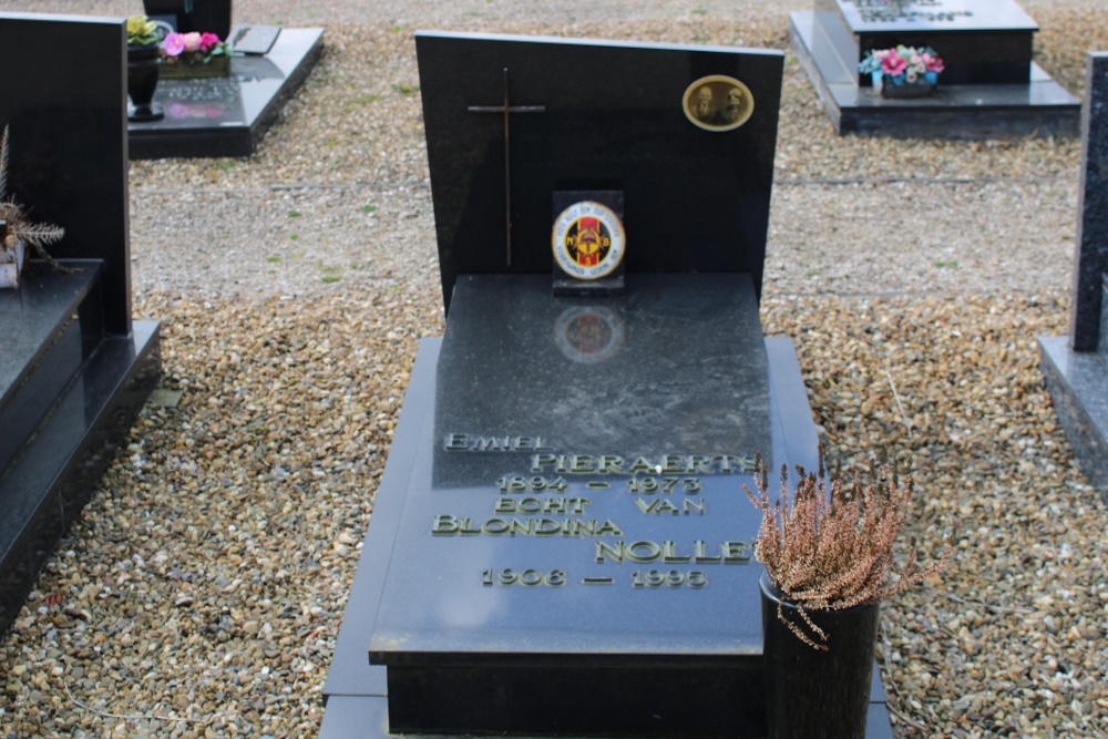 Belgian Graves Veterans Halen Cemetery Velpen #1