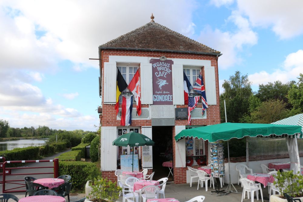 Café Gondree #1