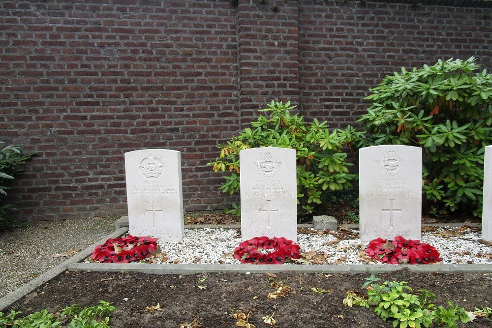 Oorlogsgraven van het Gemenebest Rooms Katholieke Begraafplaats Kapel in t Zand Roermond #5