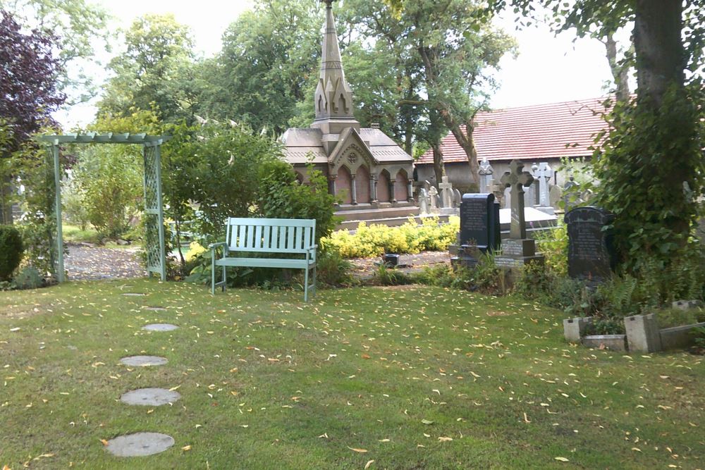 Commonwealth War Graves Stubbins Congregational Chapelyard #1