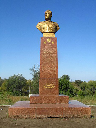 Monument Luitenant-generaal Zakhar K. Slyusarenko #2