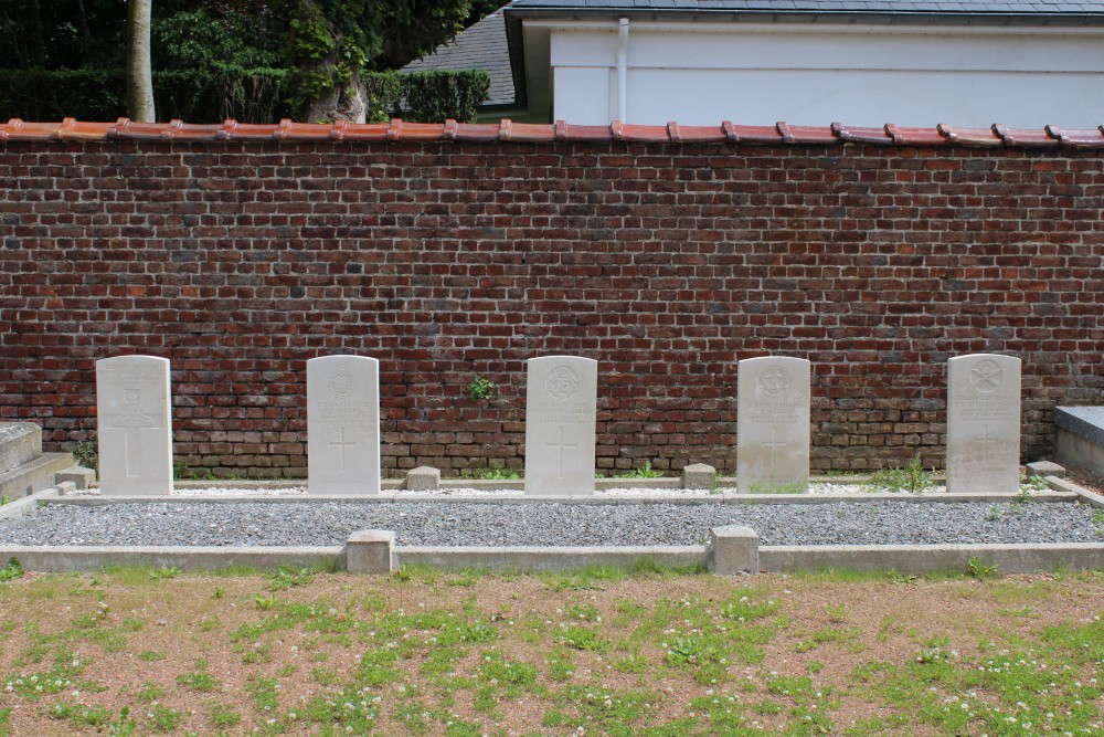 Commonwealth War Graves Quvy-le-Petit